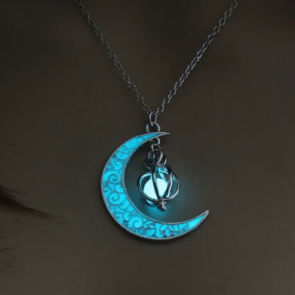 🆕 Glow In The Dark Moon Necklace